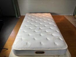 安城市にてシモンズ・ビューティーレストプレミアム・ゴールデンバリュー・ロングマットレスをお買取りをさせて頂きました。